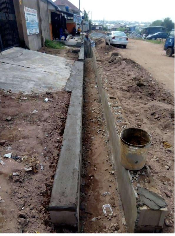Concrete-lined drain to an urban carriageway