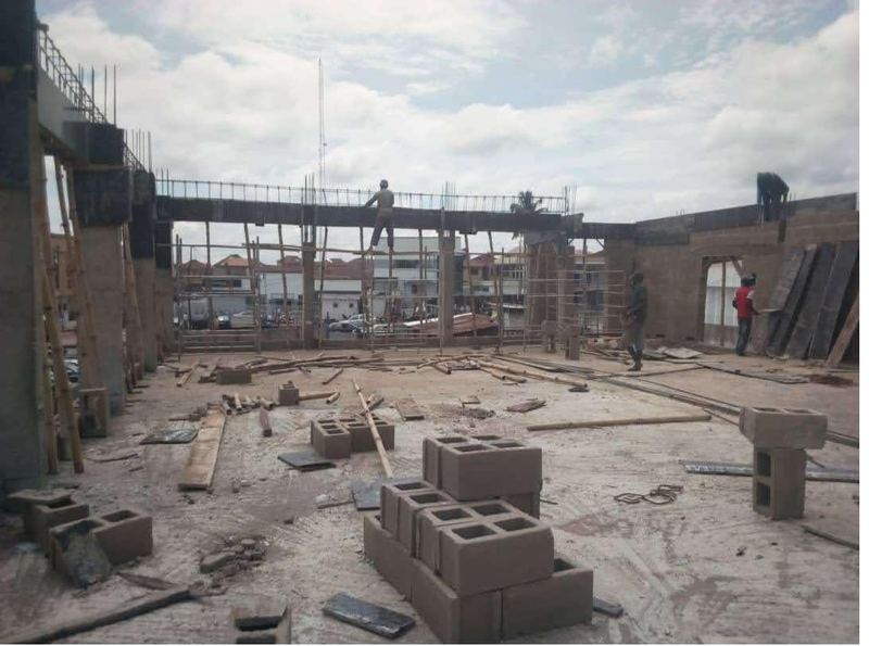 Long-span frame under construction