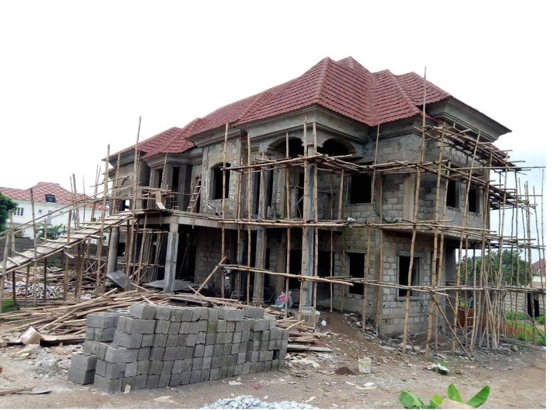 Twin blocks under simultaneous construction