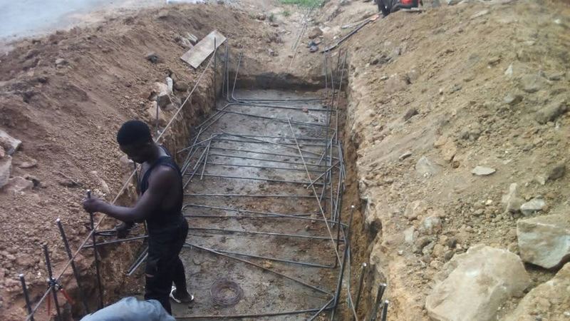 Steel fixing in a reinforced concrete trench